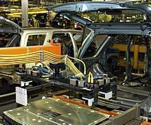 Ford Escape Hybrid's battery being installed at Ford's Kansas City Assembly Plant (KCAP). KCAP produces the Escape Hybrid on the same assembly line as the conventional Ford Escape and Mazda Tribute. 